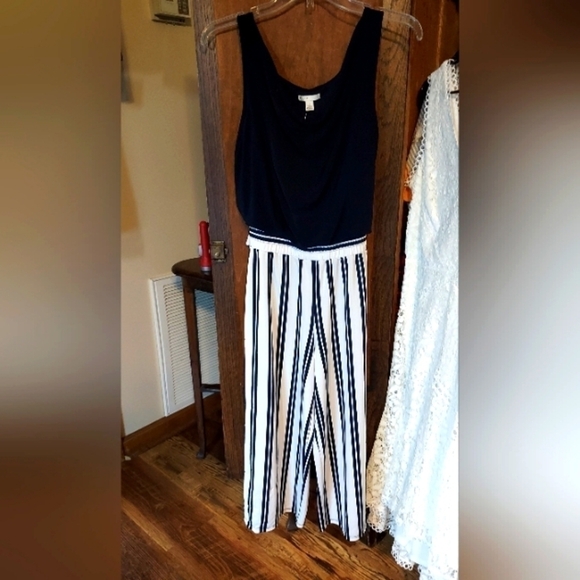 est 1946 Pants - Est 1946 jumper small black stripes on bottom ties in back